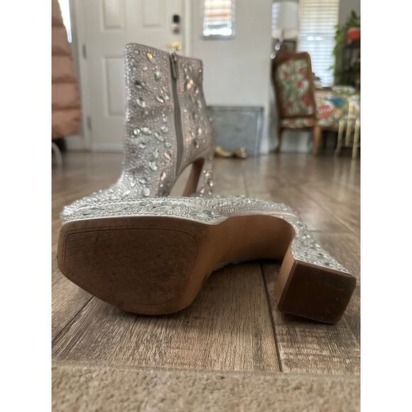 Jessica Simpson Silver Dollyi Crystal Embellished Platform Ankle Bootie Size 7.5 - Picture 4 of 7